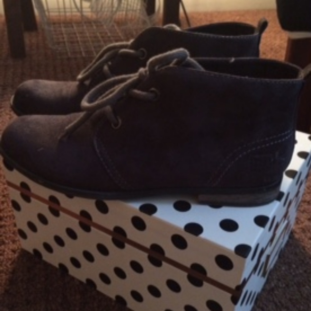Shoes - Picture 2 of 2